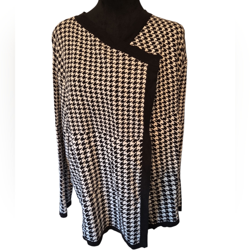 Dennis Basso Black and White Houndstooth Shawl Large